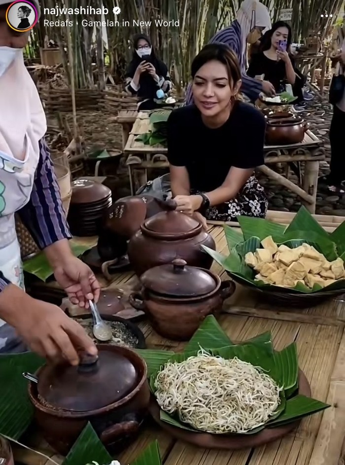Sop Gurame Mbak Lili: Rahasia Rasa yang Bikin Warga Cilacap Rela Antre